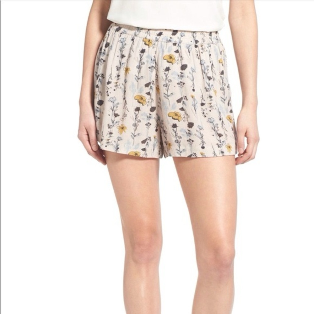 Hinge by Nordstrom Floral Shorts – Off White Grey Blush, Yellow & Blue Flowers